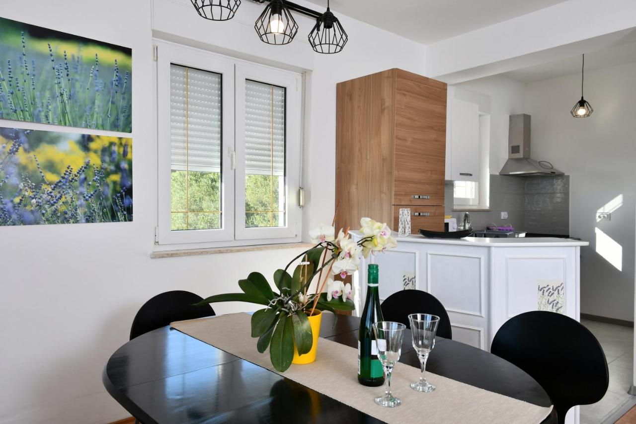 Apartments Novotny Banjol Bagian luar foto