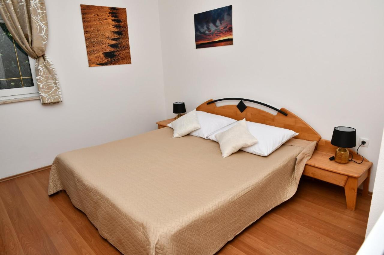 Apartments Novotny Banjol Bagian luar foto
