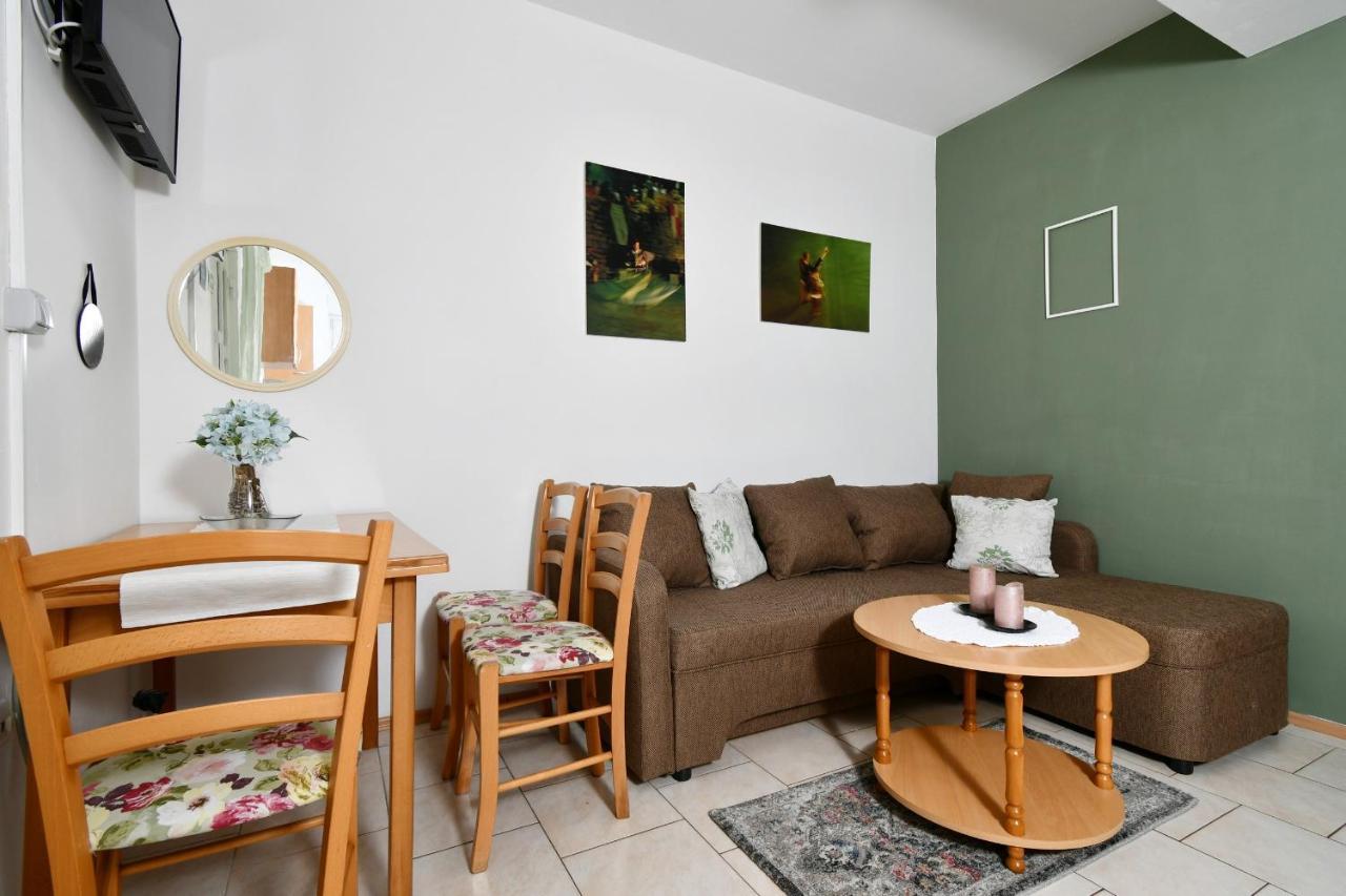 Apartments Novotny Banjol Bagian luar foto