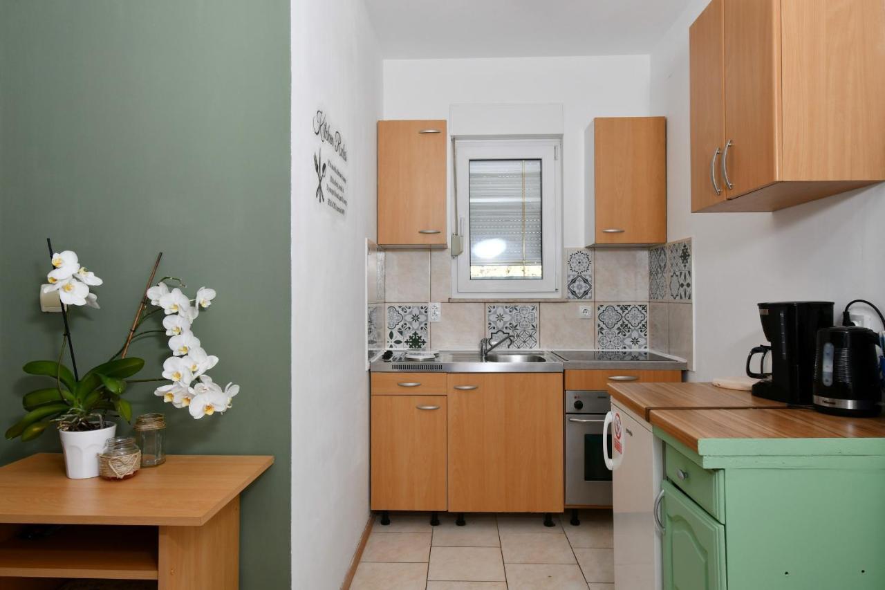 Apartments Novotny Banjol Bagian luar foto