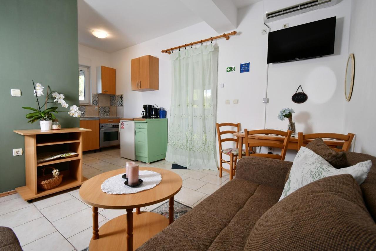 Apartments Novotny Banjol Bagian luar foto
